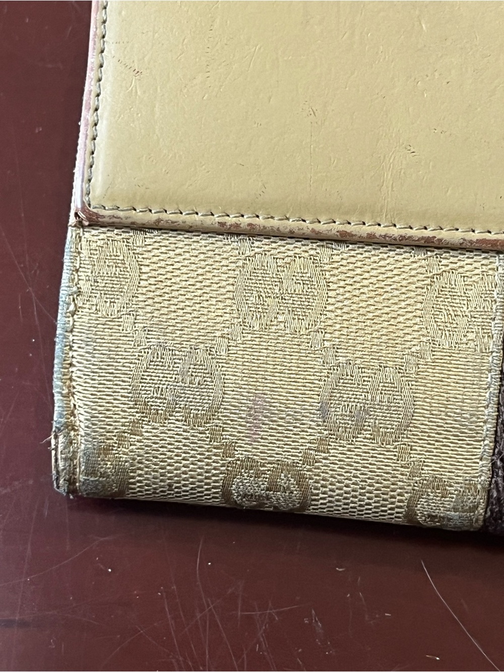 Authentic Gucci GG Supreme Canvas Wallet with Web Stripe and Clasp Closure. - Picture 15 of 15